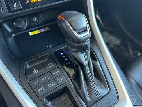 Used 2023 Toyota RAV4 XLE Premium image 24