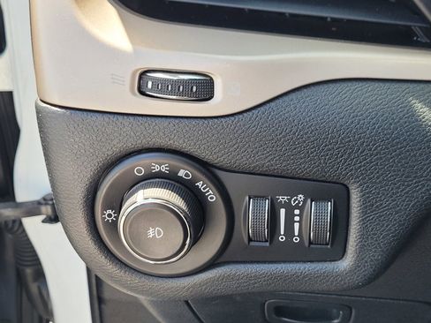 Used 2016 Jeep Cherokee Latitude w/ Safety/Convenience Group FWD image 25