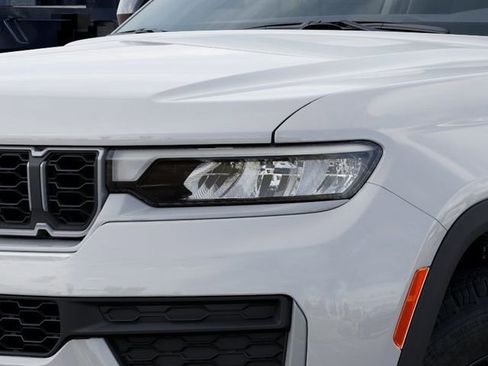New 2026 Jeep Grand Cherokee L 4WD image 10