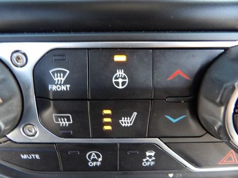 Used 2022 Jeep Wrangler Unlimited Sahara AWD/4WD image 16