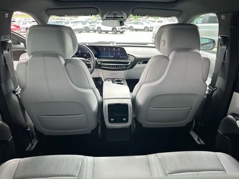 Used 2024 Cadillac Lyriq Luxury AWD/4WD image 21