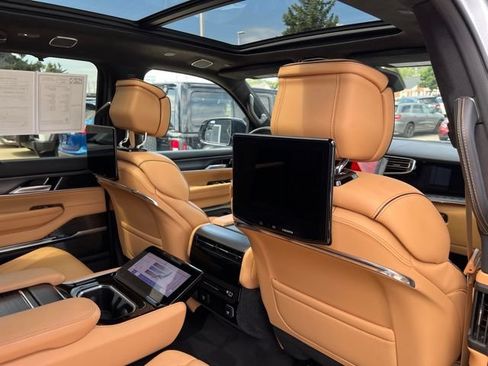 Certified 2024 Jeep Grand Wagoneer Series III w/ Rear Seat Video Group 1 AWD/4WD image 16