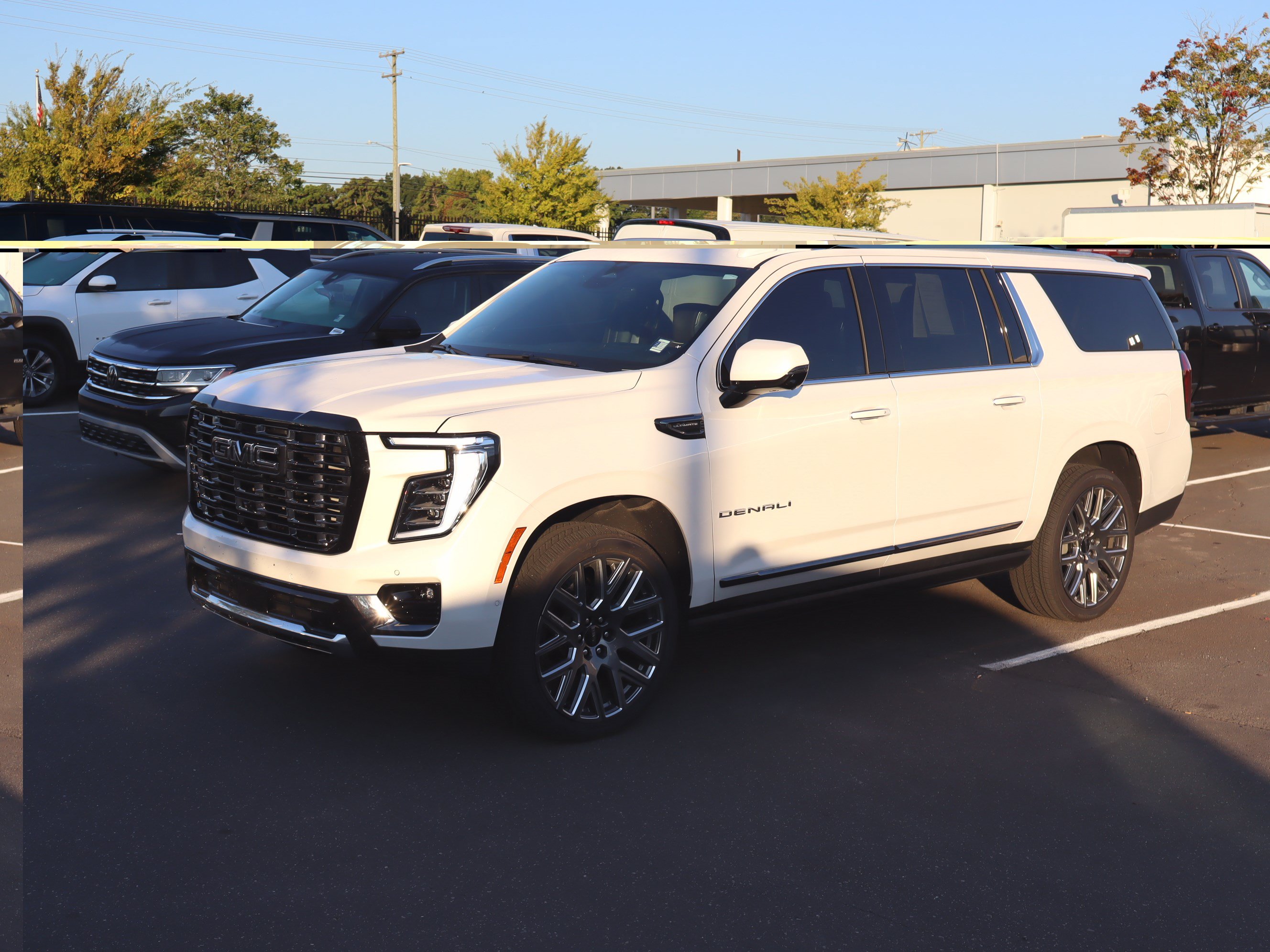 Used 2025 GMC Yukon XL Denali Ultimate AWD/4WD image 16
