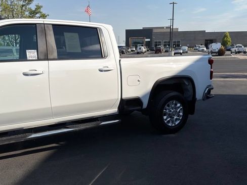 Used 2023 Chevrolet Silverado 2500 LT AWD/4WD image 9