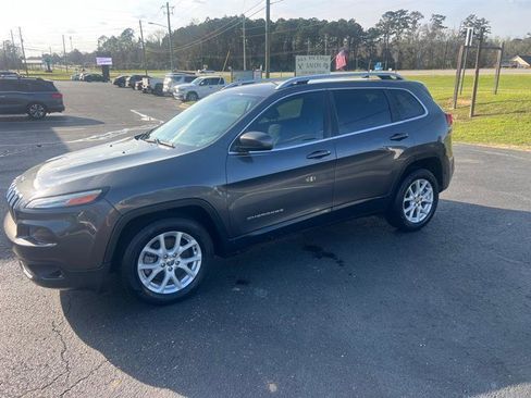 Used 2017 Jeep Cherokee Latitude w/ Safety/Convenience Group image 1