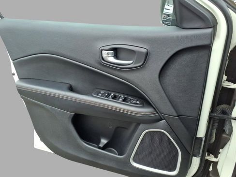 Used 2019 Jeep Compass Latitude w/ Cold Weather Group image 17