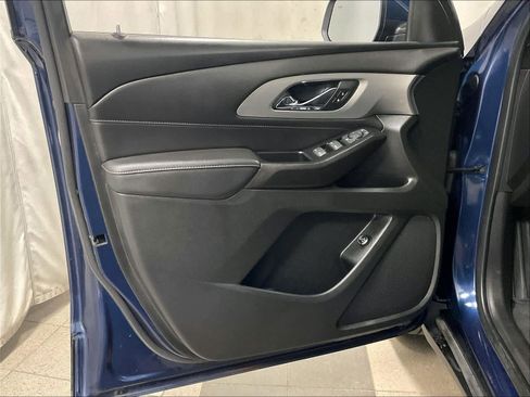 Used 2023 Chevrolet Traverse LT image 9