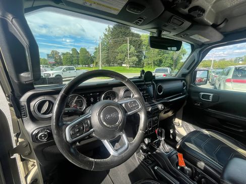 Used 2020 Jeep Gladiator Overland AWD/4WD image 47