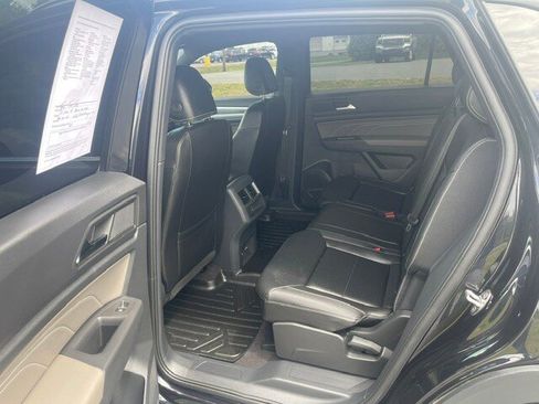 Used 2023 Volkswagen Atlas Cross Sport SE AWD/4WD image 9