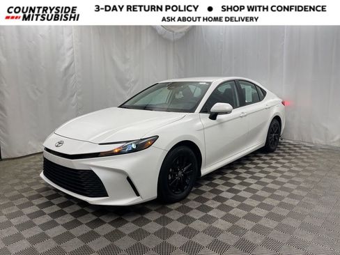 Used 2025 Toyota Camry LE image 1