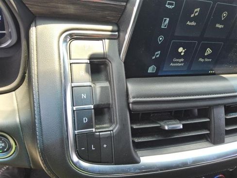 Used 2024 Chevrolet Suburban LT RWD image 4