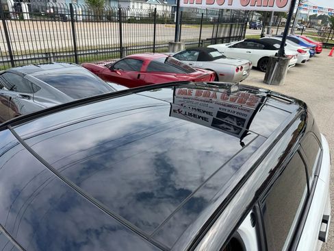 Used 2019 Land Rover Range Rover Velar R-Dynamic SE image 50