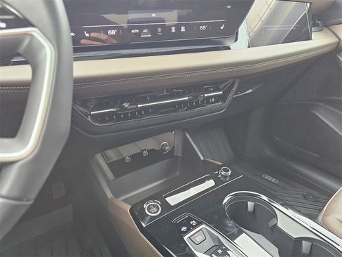 Used 2025 Audi Q6 e-tron Prestige w/ 20" Wheel Package image 29