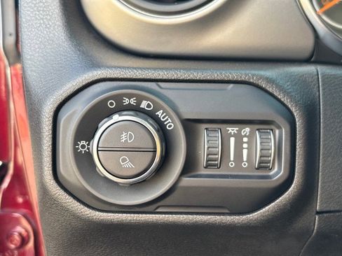 Used 2021 Jeep Gladiator Sport image 15