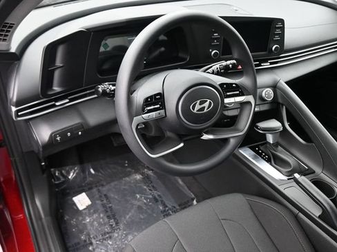 Used 2026 Hyundai Elantra SE FWD image 16