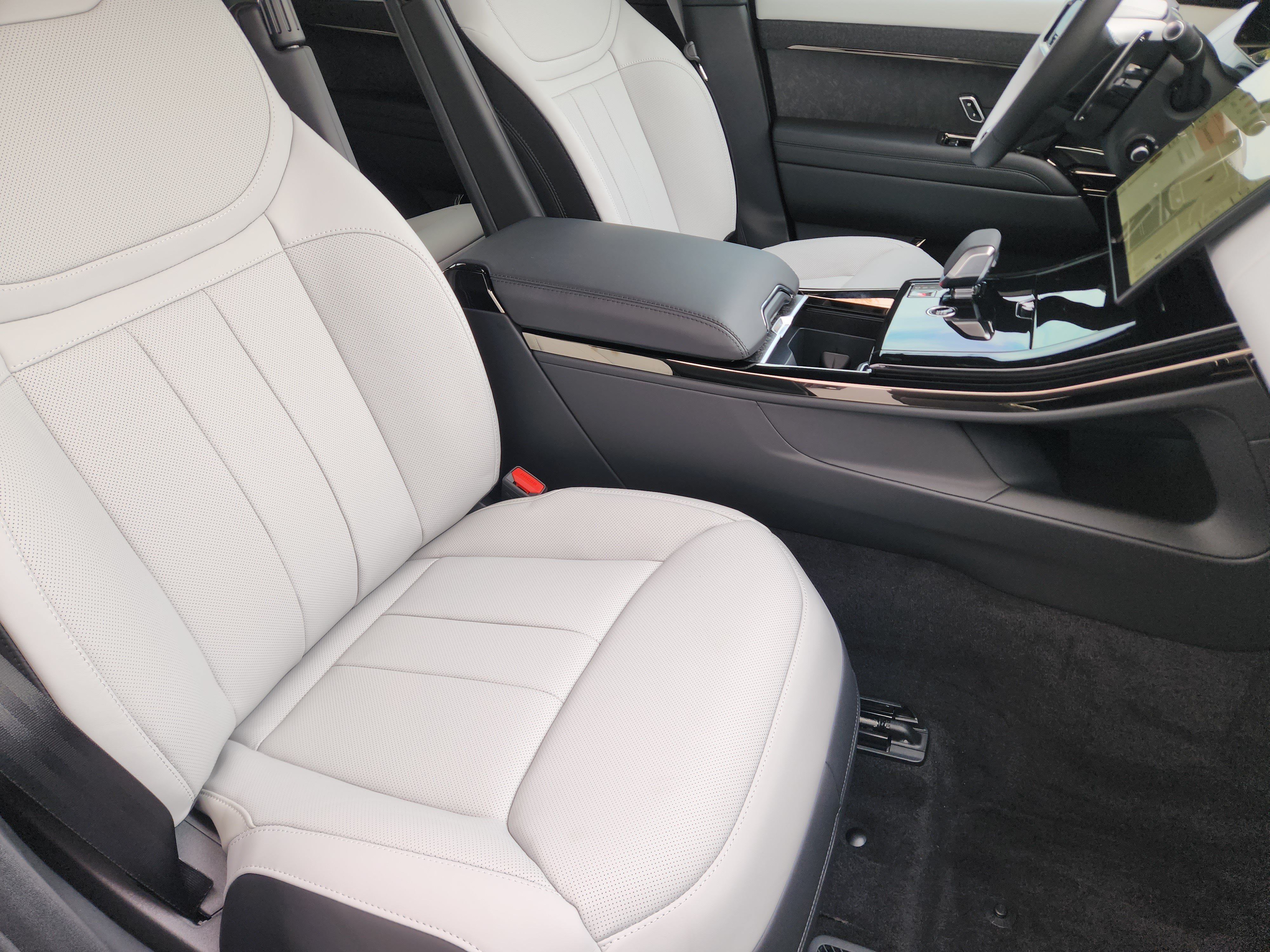 New 2026 Land Rover Range Rover Sport Dynamic SE AWD/4WD image 9