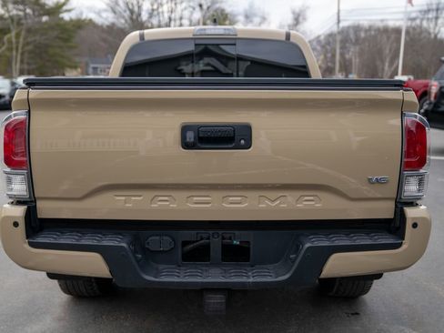 Used 2020 Toyota Tacoma TRD Off-Road w/ Technology Package image 5