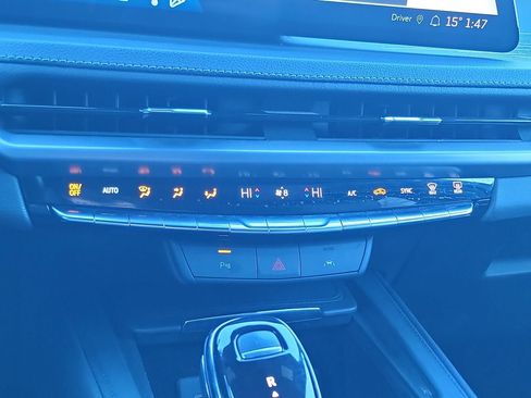 Used 2024 Cadillac XT4 Premium Luxury image 19