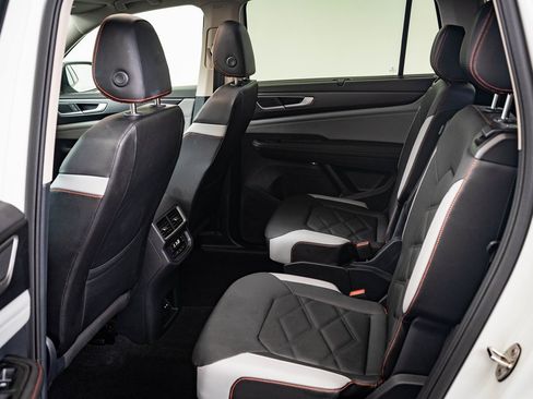 Used 2025 Volkswagen Atlas Peak Edition SE image 34