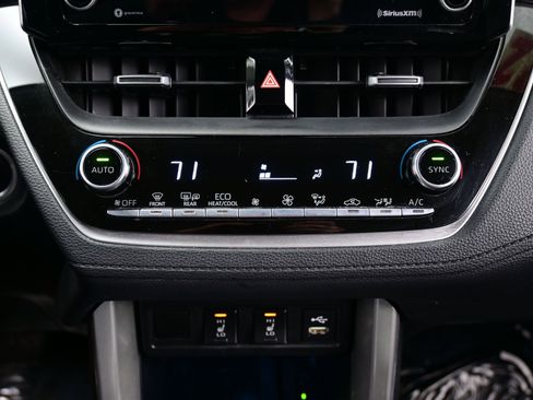 Used 2022 Toyota Corolla Cross XLE w/ Convenience Package image 20