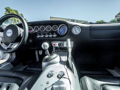 Used 2005 Ford GT RWD image 86