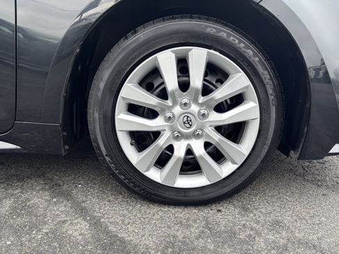 Used 2022 Toyota Corolla LE image 9