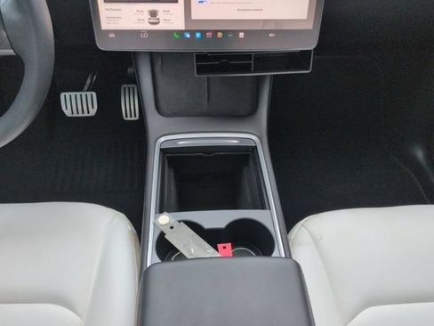 Used 2022 Tesla Model Y Performance AWD/4WD image 17