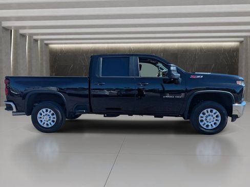 Used 2022 Chevrolet Silverado 2500 LT w/ Convenience Package image 7