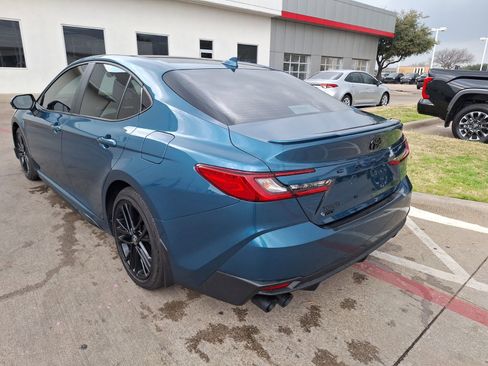 Used 2025 Toyota Camry SE image 4