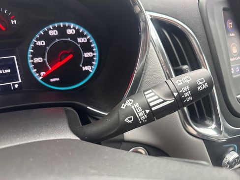 Used 2023 Chevrolet Equinox LS image 28