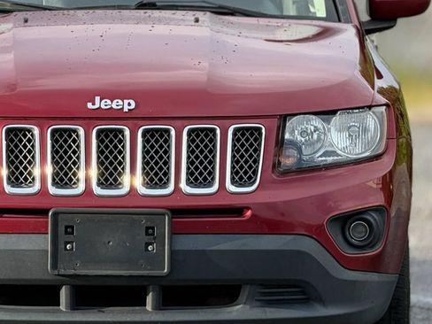 Used 2017 Jeep Compass Latitude AWD/4WD image 12