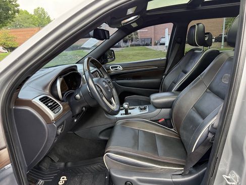 Used 2014 Jeep Grand Cherokee Overland w/ Advanced Technology Group AWD/4WD image 10