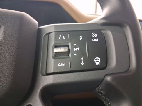 Used 2025 Land Rover Defender 90 S image 15