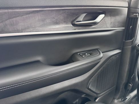 Used 2024 Jeep Grand Cherokee L Limited image 26