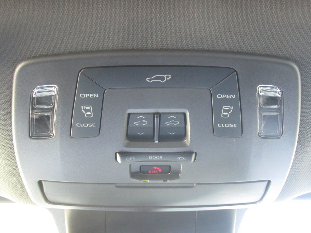 Used 2024 Toyota Sienna XSE AWD/4WD image 30