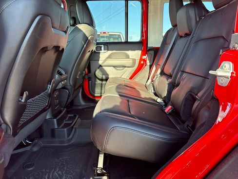 Used 2025 Jeep Wrangler Unlimited Rubicon image 29