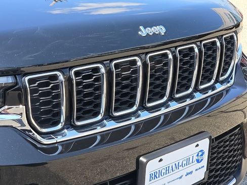 Certified 2023 Jeep Grand Cherokee Limited AWD/4WD image 3