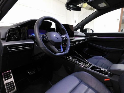 Used 2025 Volkswagen Golf image 31