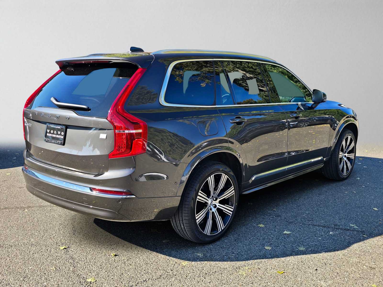 Used 2024 Volvo XC90 T8 Ultimate w/ Protection Package Premier AWD/4WD image 3