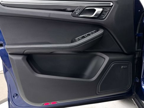 Used 2024 Porsche Macan image 27