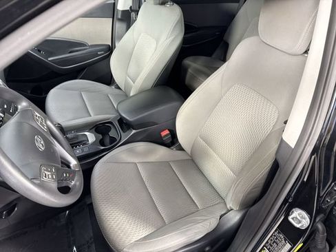 Used 2016 Hyundai Santa Fe SE image 18