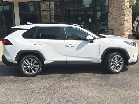 Used 2020 Toyota RAV4 XLE Premium AWD/4WD image 8