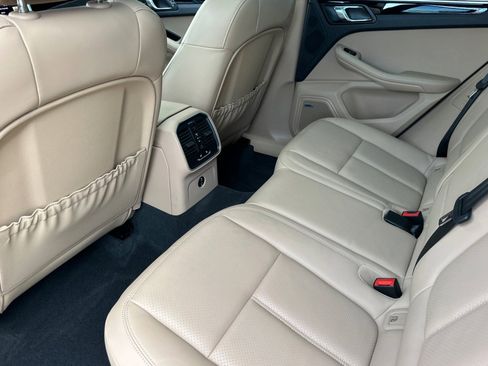 Used 2022 Porsche Macan S image 13