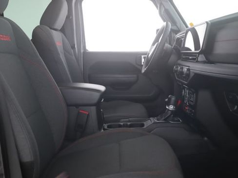Used 2024 Jeep Gladiator Rubicon w/ Technology Group AWD/4WD image 30