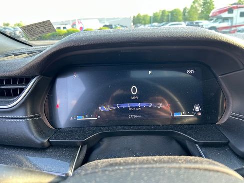 Used 2023 Jeep Grand Cherokee L Laredo image 11