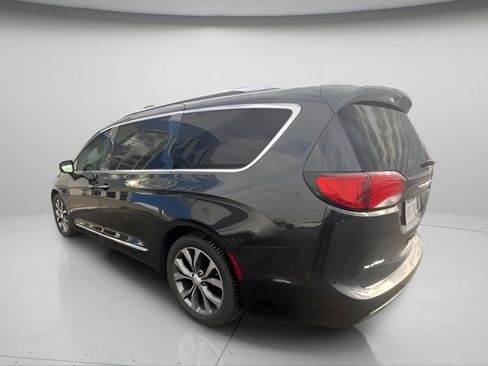 Used 2017 Chrysler Pacifica Limited w/ UConnect Theater Package image 11