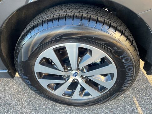 Certified 2025 Subaru Outback Premium w/ Popular Package #1A image 9