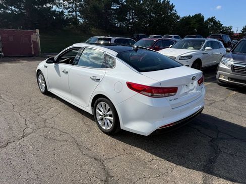 Used 2016 Kia Optima EX w/ Option Group 040 FWD image 2