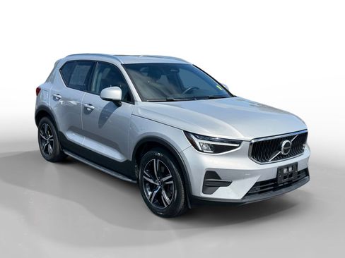 Used 2023 Volvo XC40 B5 Core AWD/4WD image 7