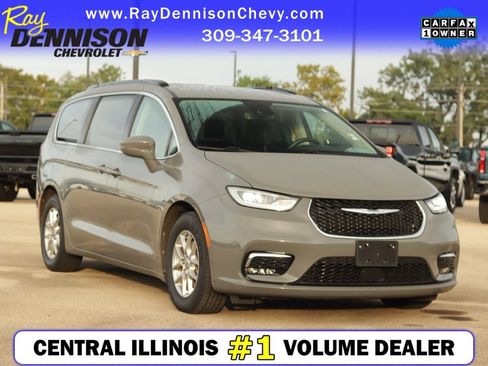 Used 2022 Chrysler Pacifica Touring-L FWD image 1